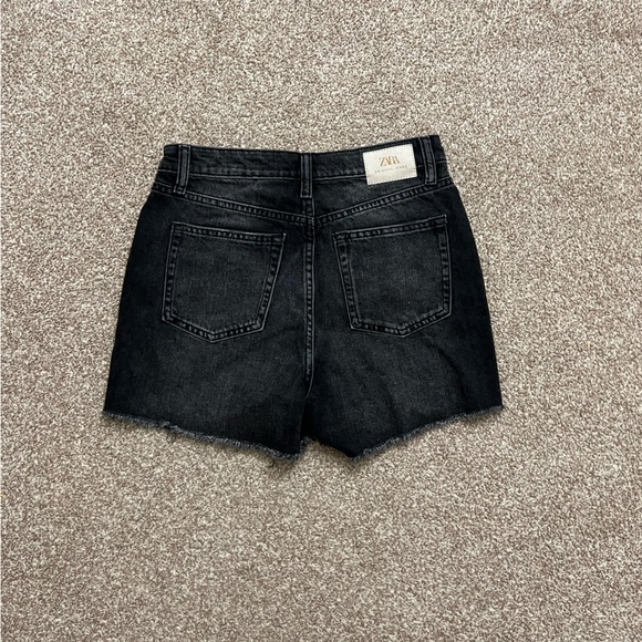 Zara shorts - Picture 2 of 2